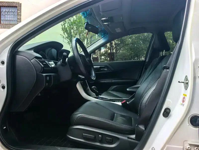 2014 Honda Accord 2.4L EXN Luxury Navigation Edition — миниатюра 10
