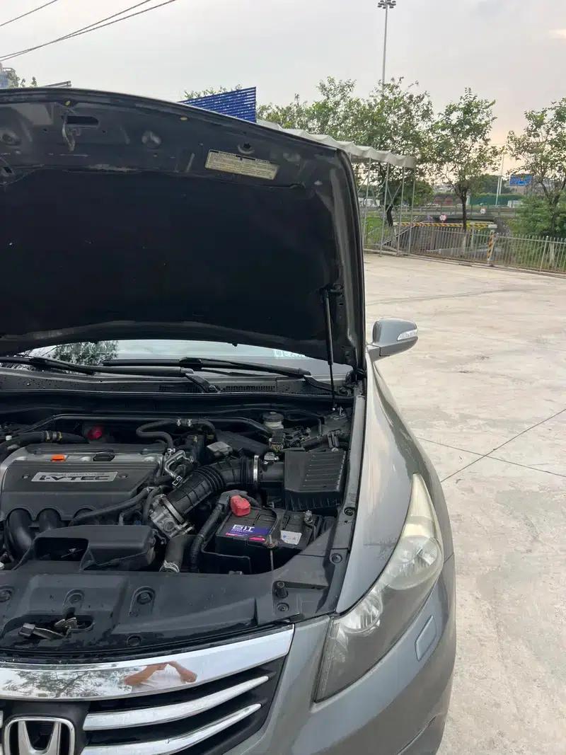 2011 Honda Accord 2.4L EXL Navi — миниатюра 16