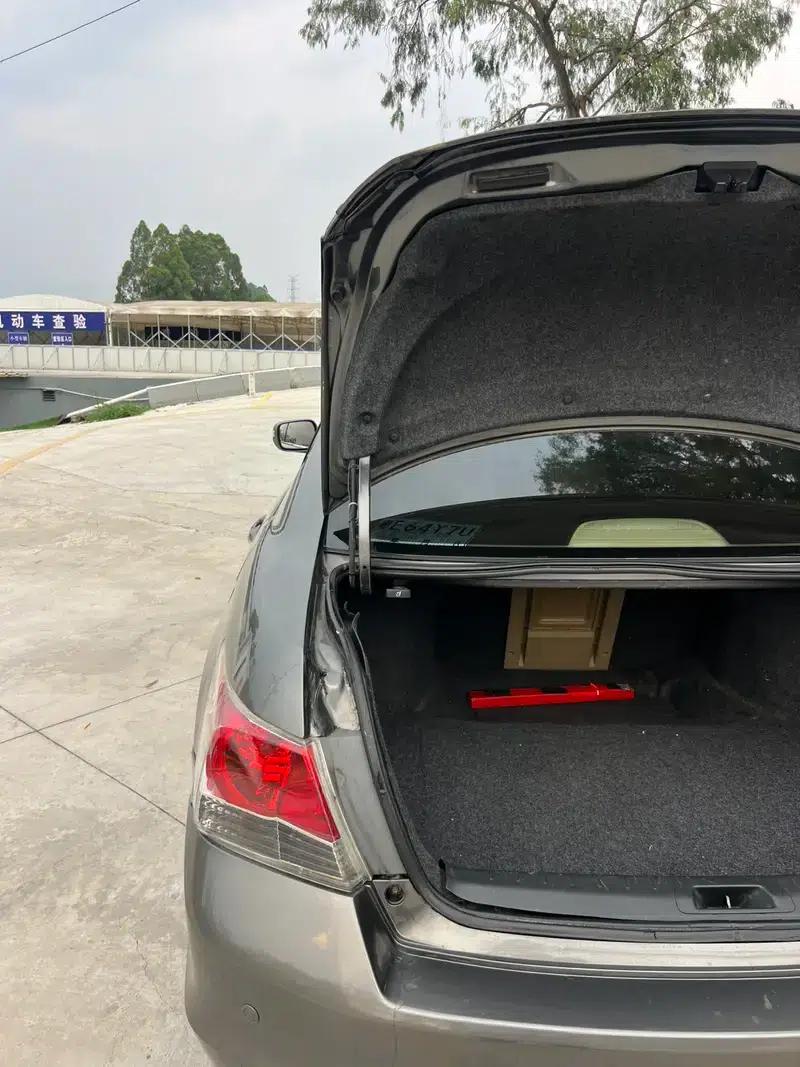 2011 Honda Accord 2.4L EXL Navi — миниатюра 18