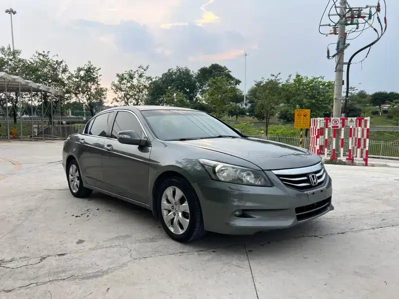 2011 Honda Accord 2.4L EXL Navi — миниатюра 3