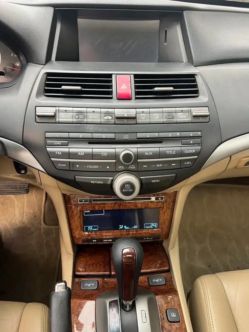 2011 Honda Accord 2.4L EXL Navi — миниатюра 21