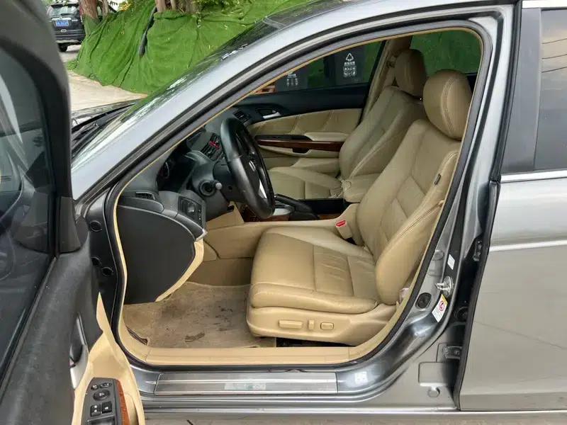 2011 Honda Accord 2.4L EXL Navi — миниатюра 23