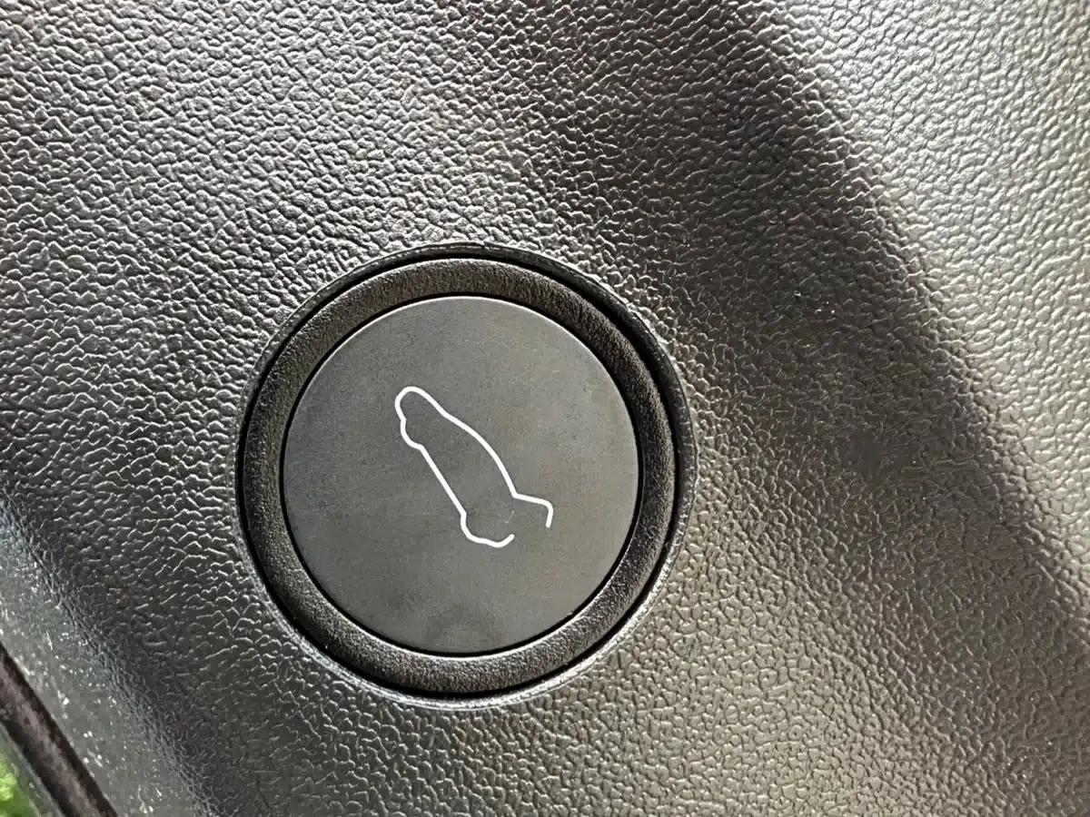 Model Y 2023 Rear-Wheel Drive — миниатюра 19