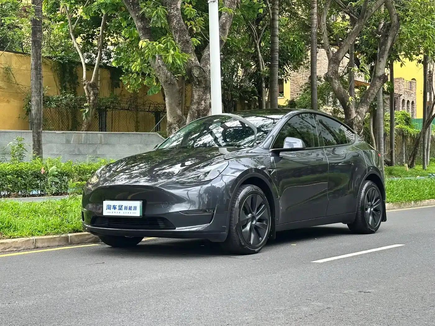 Model Y 2024 Long Range All-Wheel Drive — миниатюра 1