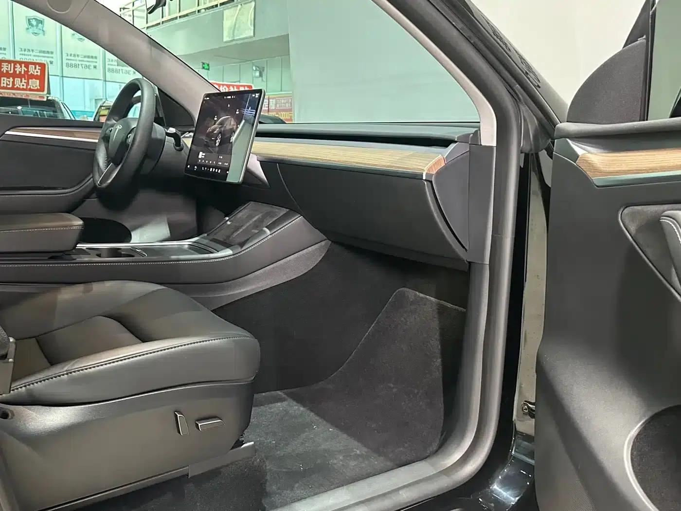 Model Y 2022 Rear-Wheel Drive — миниатюра 12