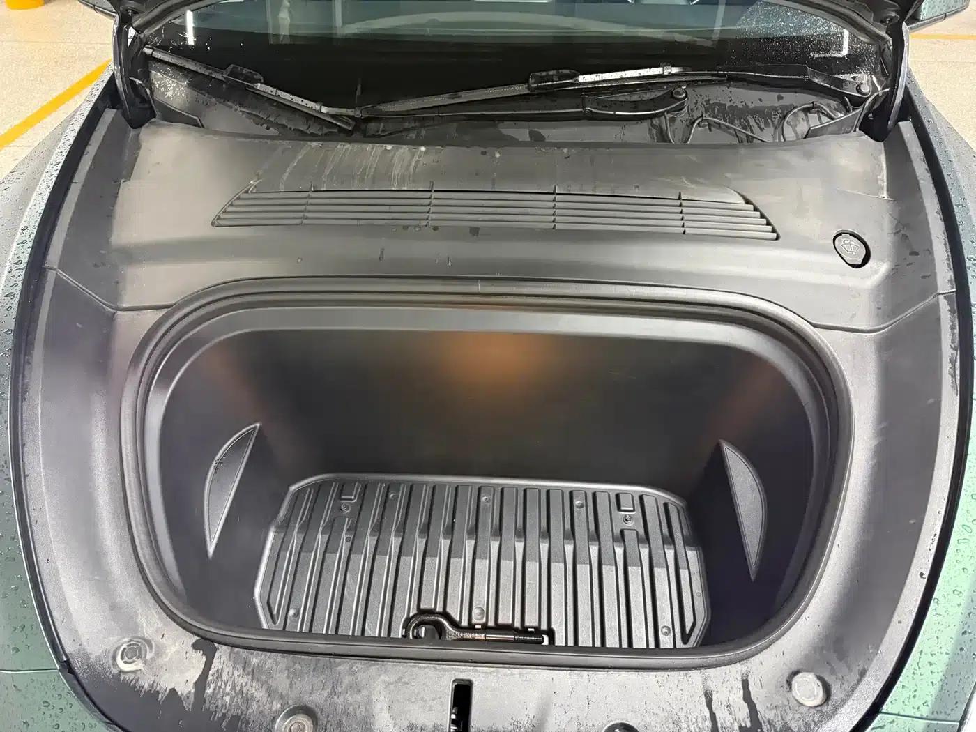 Model Y 2024 Rear-Wheel Drive — миниатюра 10