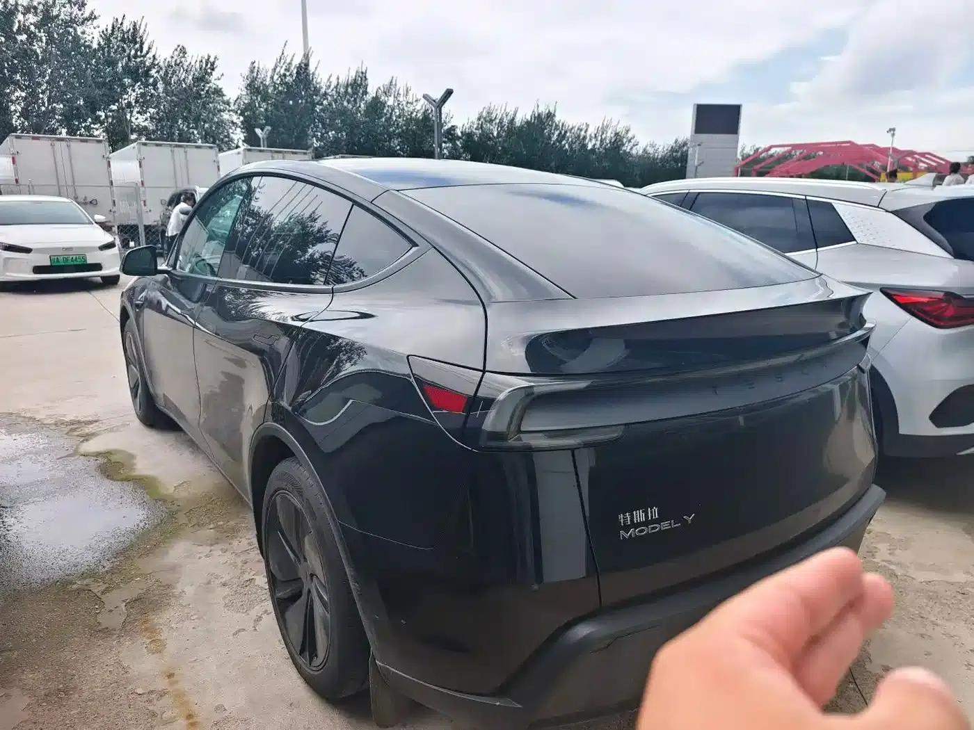 Model Y 2025 Rear-Wheel Drive — миниатюра 2