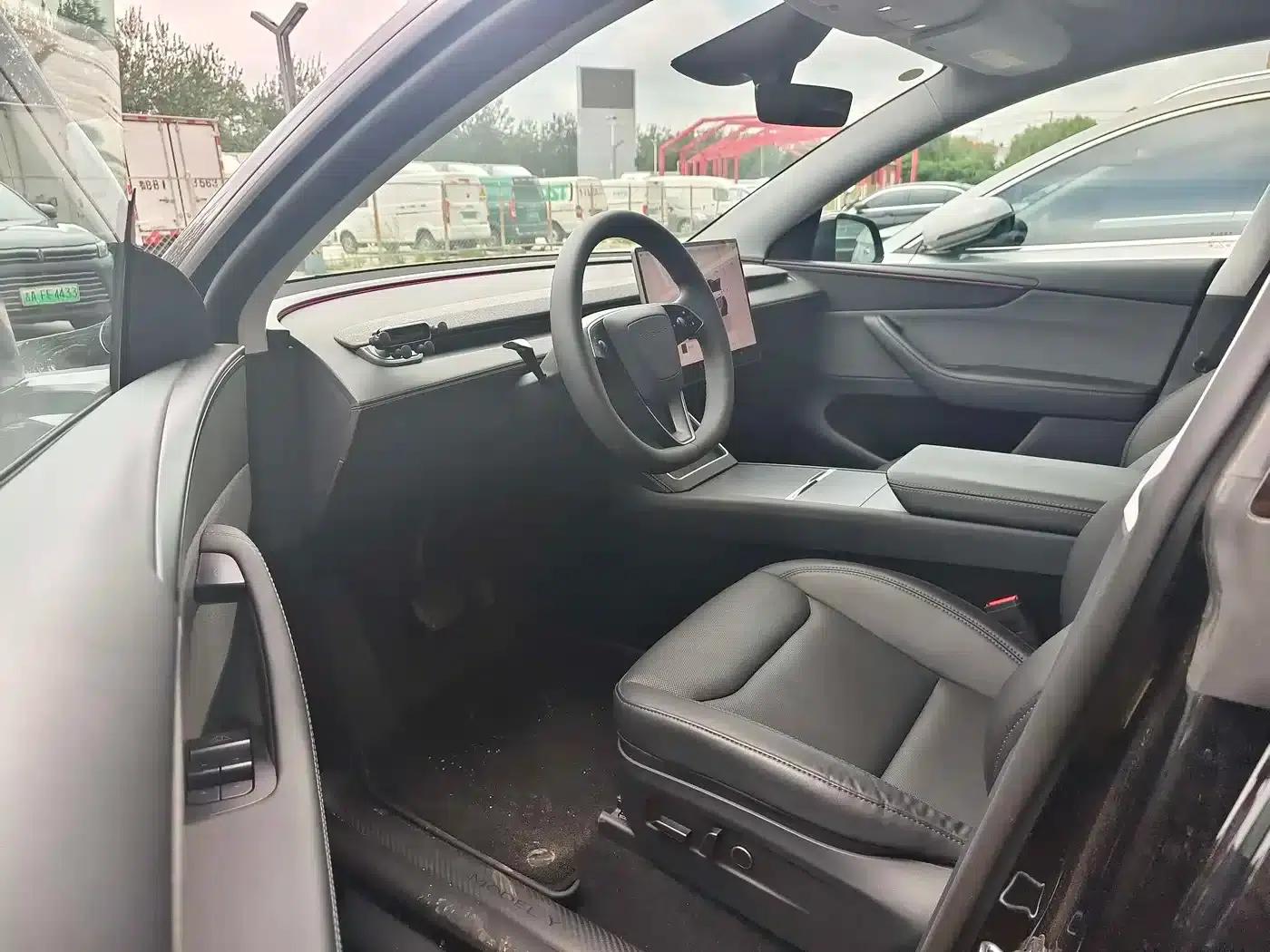 Model Y 2025 Rear-Wheel Drive — миниатюра 3
