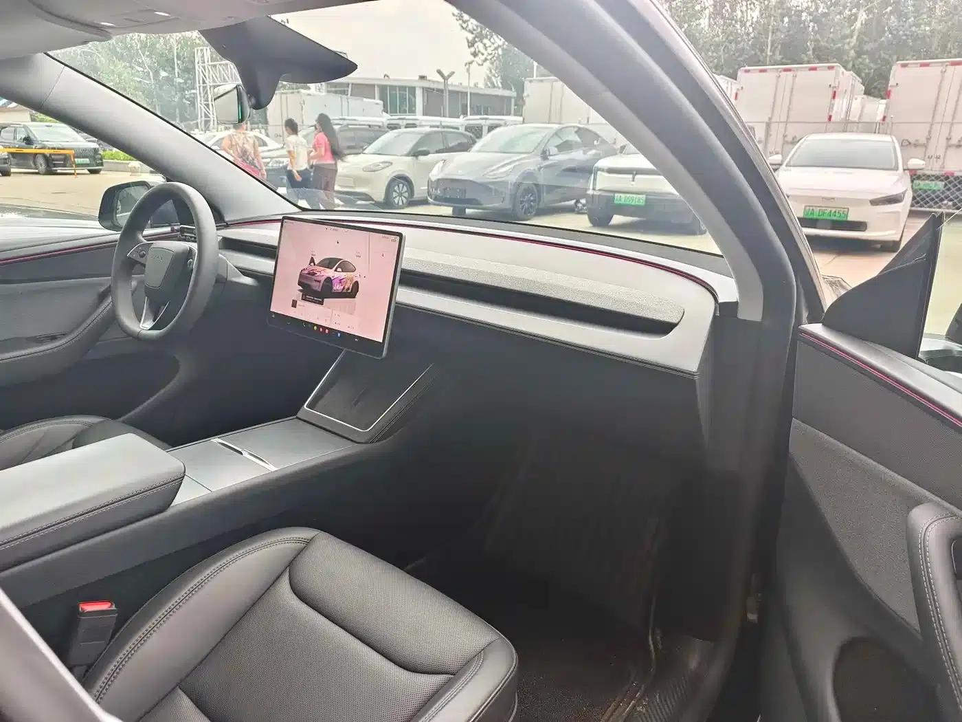 Model Y 2025 Rear-Wheel Drive — миниатюра 5