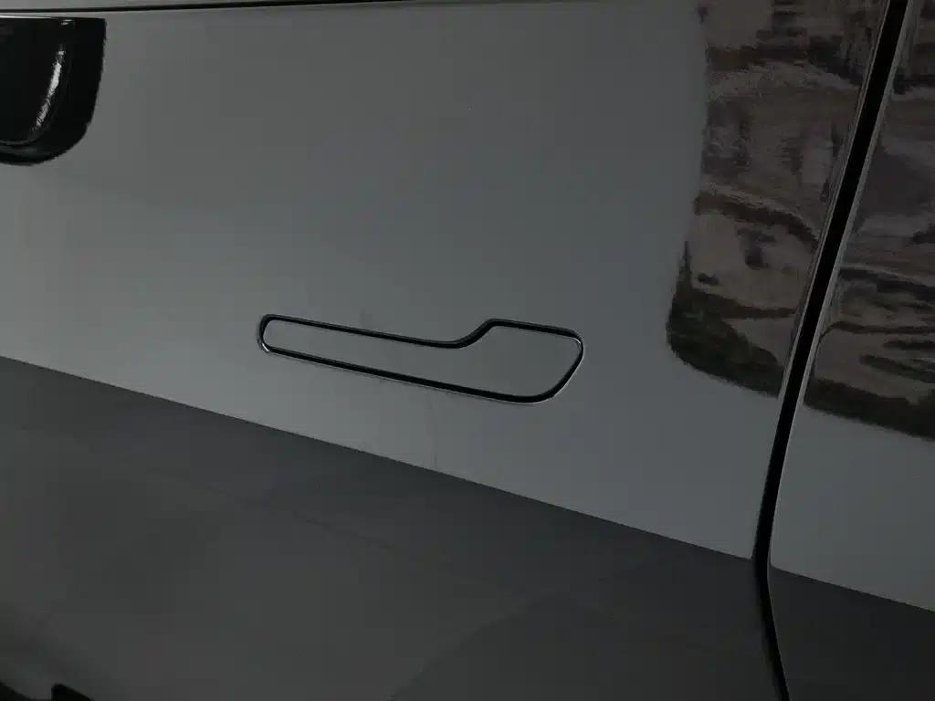Model Y 2023 Long Range All-Wheel Drive — миниатюра 18