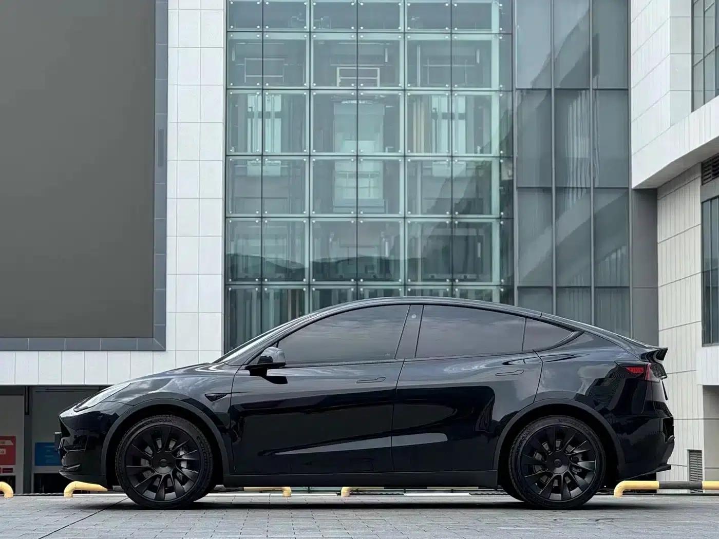Model Y 2023 Rear-Wheel Drive — миниатюра 2
