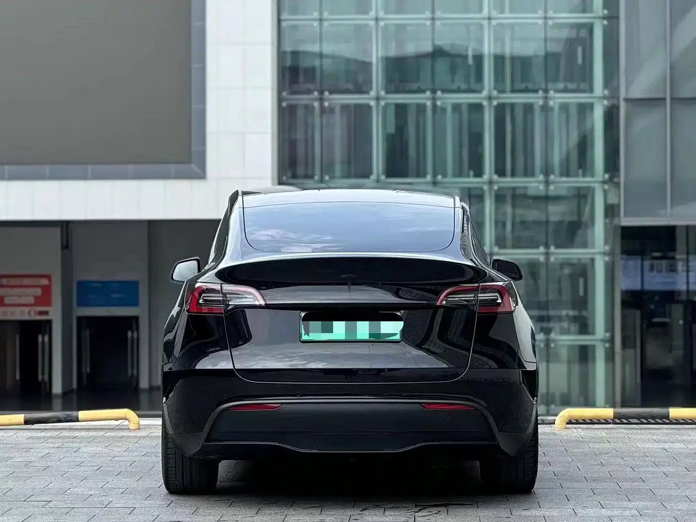 Model Y 2023 Rear-Wheel Drive — миниатюра 3