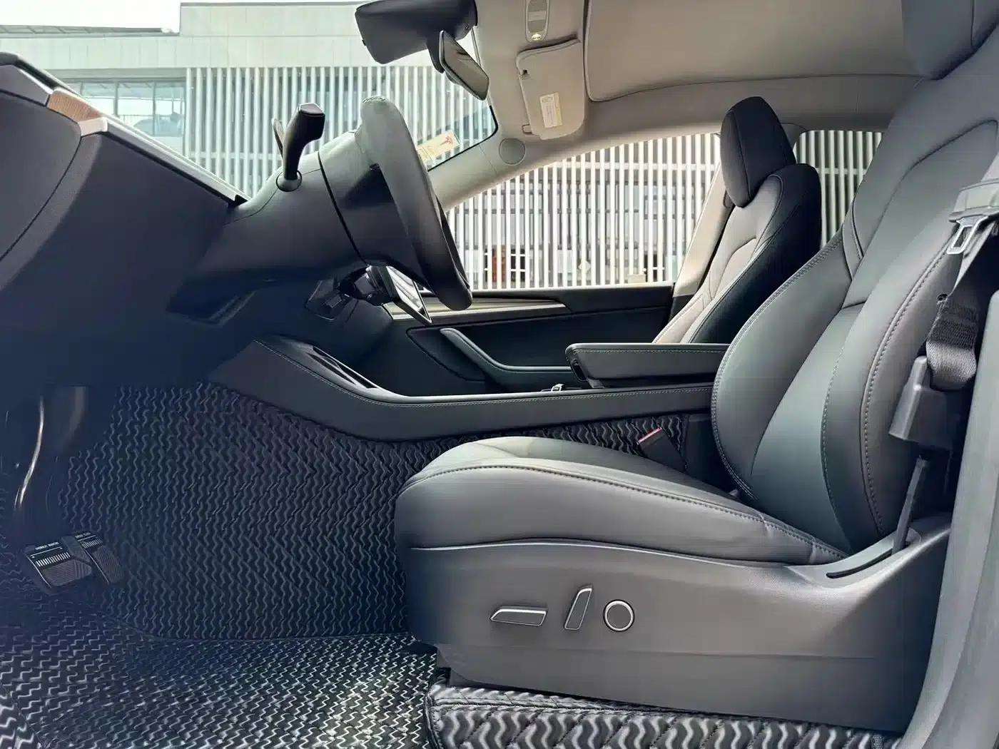 Model Y 2023 Rear-Wheel Drive — миниатюра 4