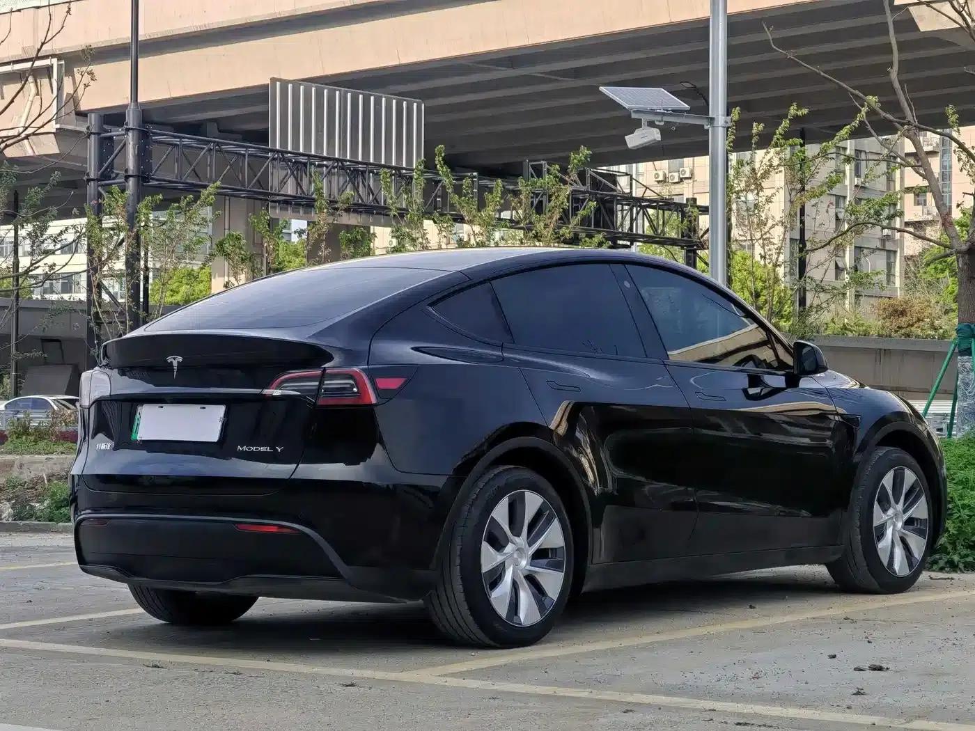 Model Y 2022 Rear-Wheel Drive — миниатюра 6