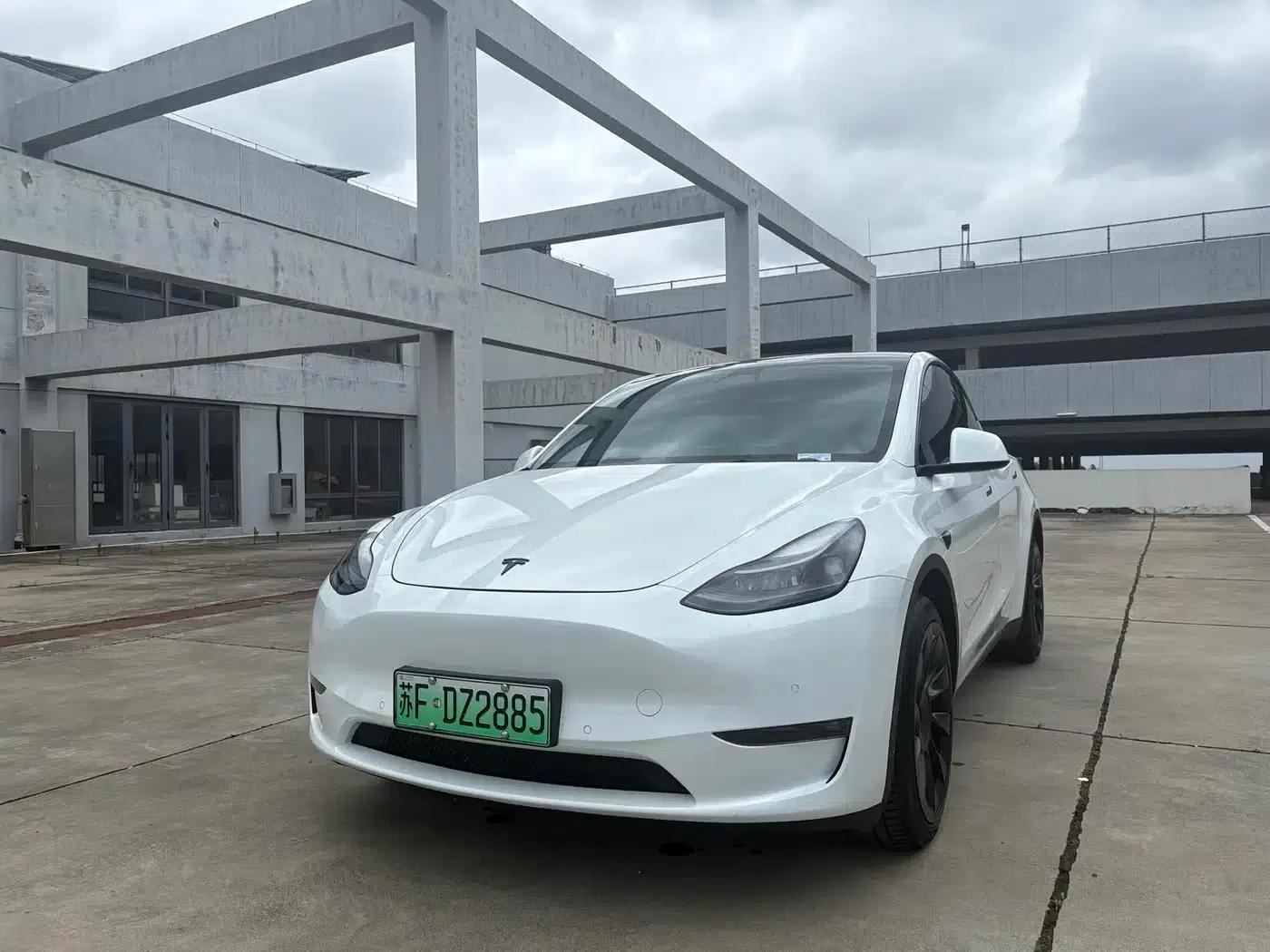 Model Y 2023 Long Range All-Wheel Drive — миниатюра 1