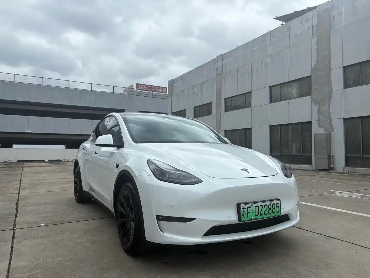 Model Y 2023 Long Range All-Wheel Drive — миниатюра 3