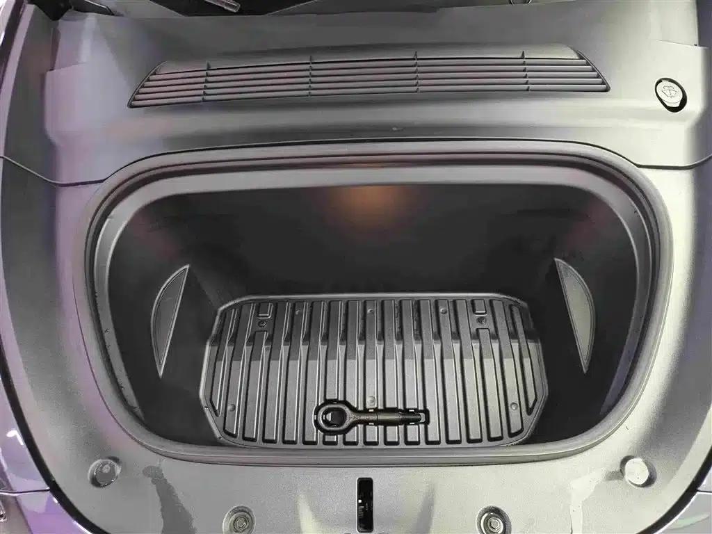 Model Y 2024 Long Range All-Wheel Drive — миниатюра 16