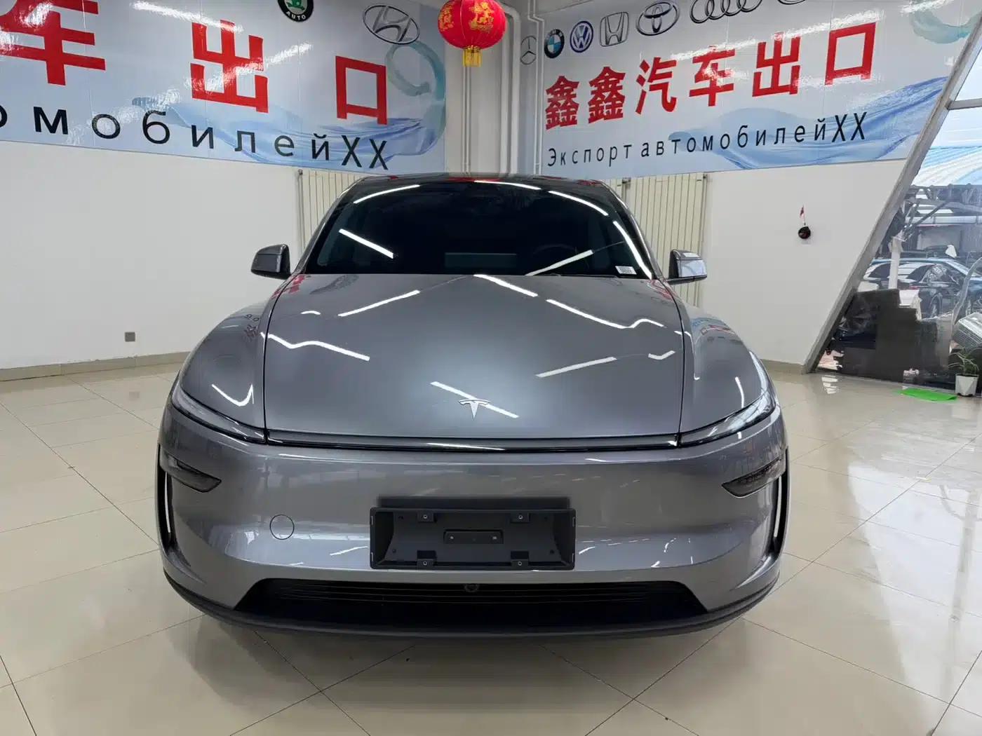 Model Y 2025 Long Range All-Wheel Drive — миниатюра 2