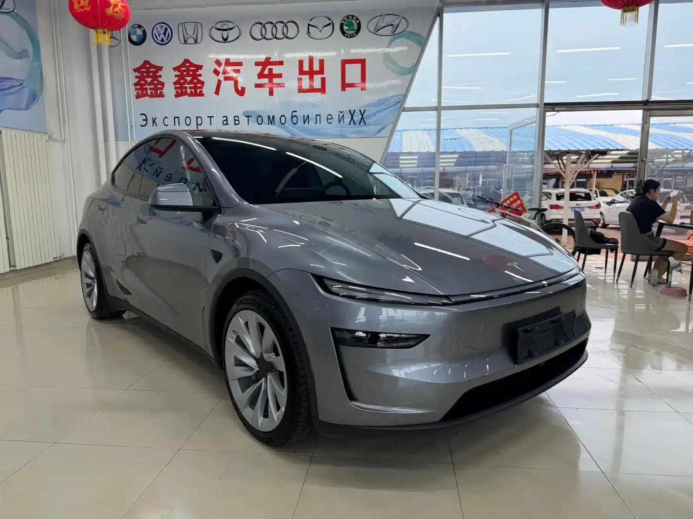 Model Y 2025 Long Range All-Wheel Drive — миниатюра 3