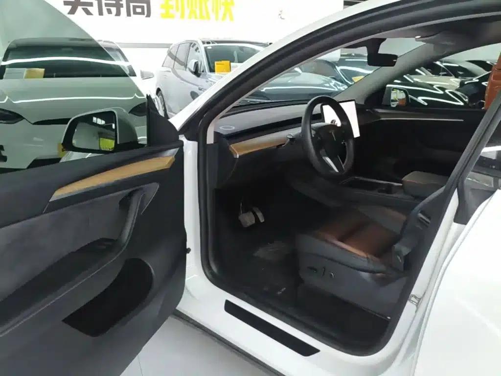 Model Y 2021 Long Range All-Wheel Drive — миниатюра 16