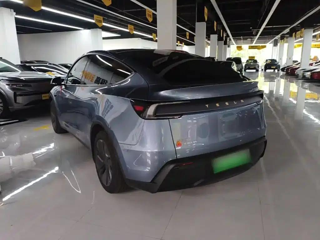 Model Y 2025 Rear-Wheel Drive — миниатюра 5