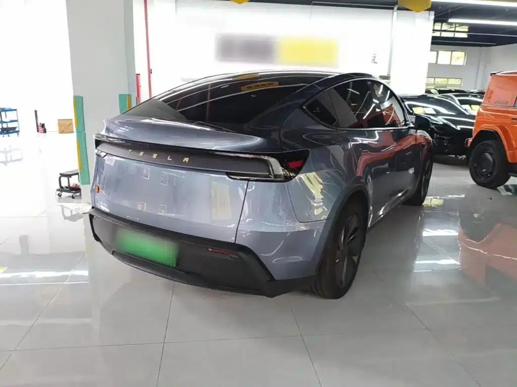 Model Y 2025 Rear-Wheel Drive — миниатюра 7