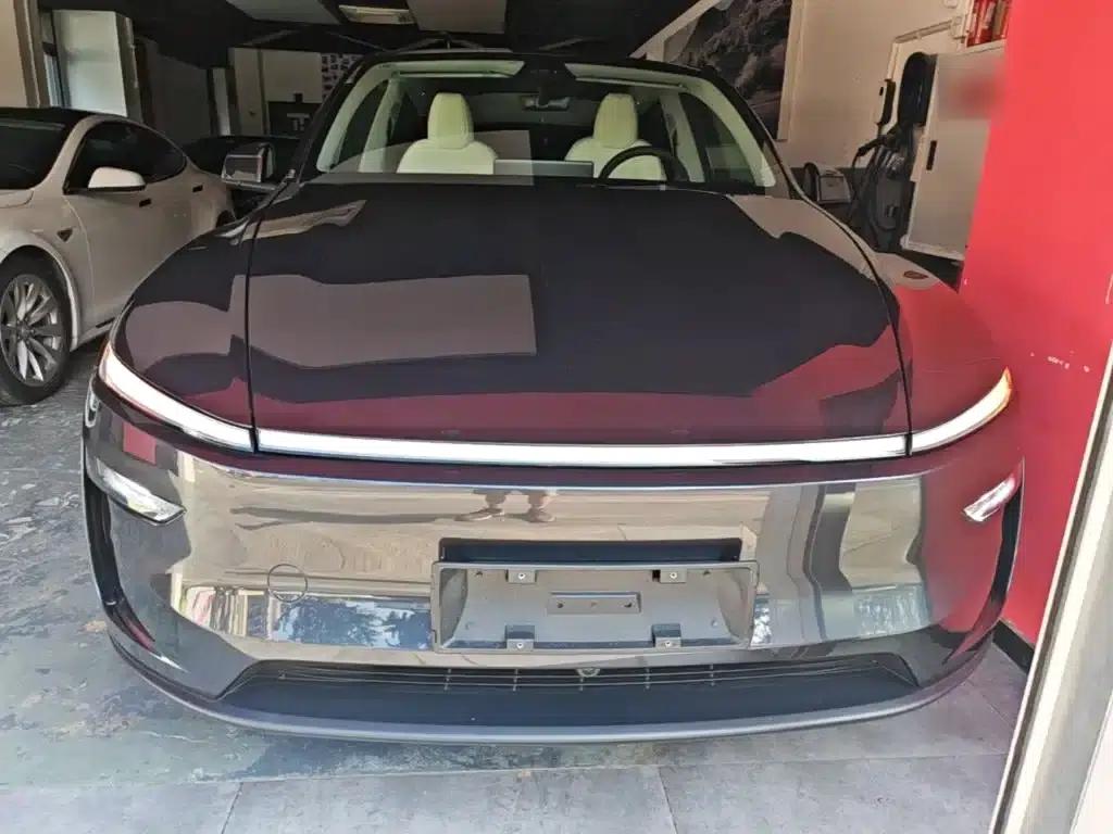 Model Y 2025 Long Range All-Wheel Drive First Edition — миниатюра 1