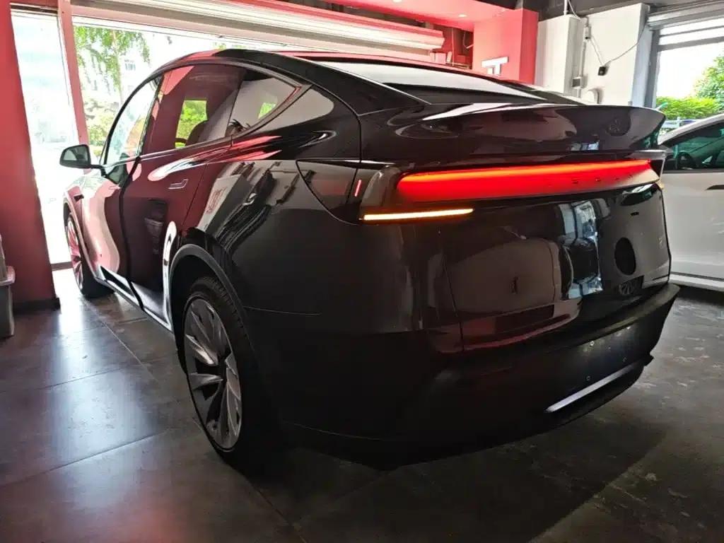 Model Y 2025 Long Range All-Wheel Drive First Edition — миниатюра 5