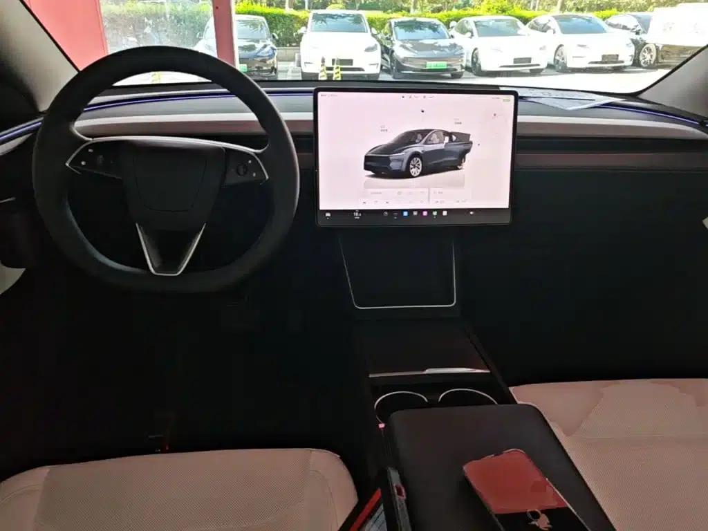 Model Y 2025 Long Range All-Wheel Drive First Edition — миниатюра 10