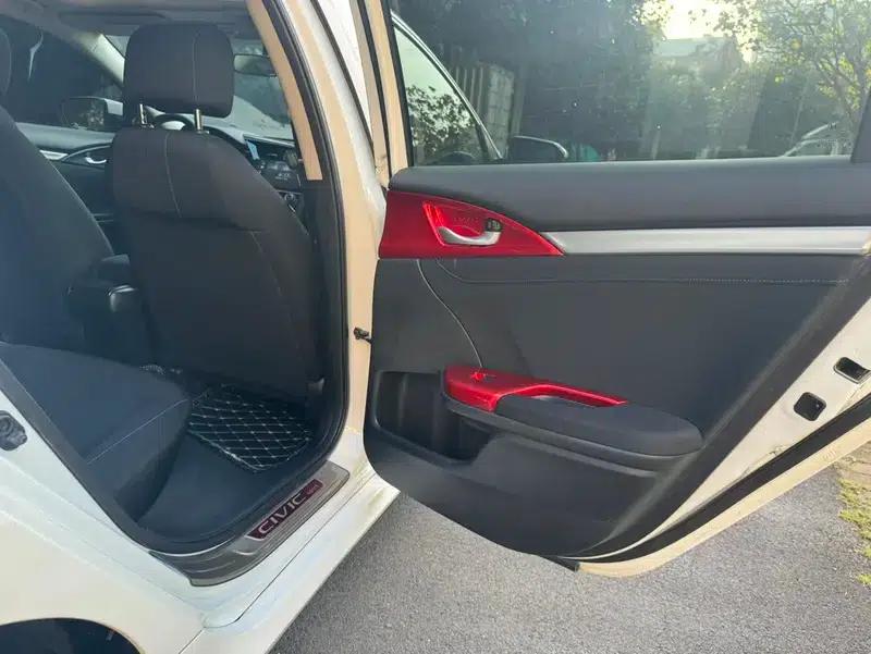 2016 Civic 220TURBO CVT Luxury Edition — миниатюра 11