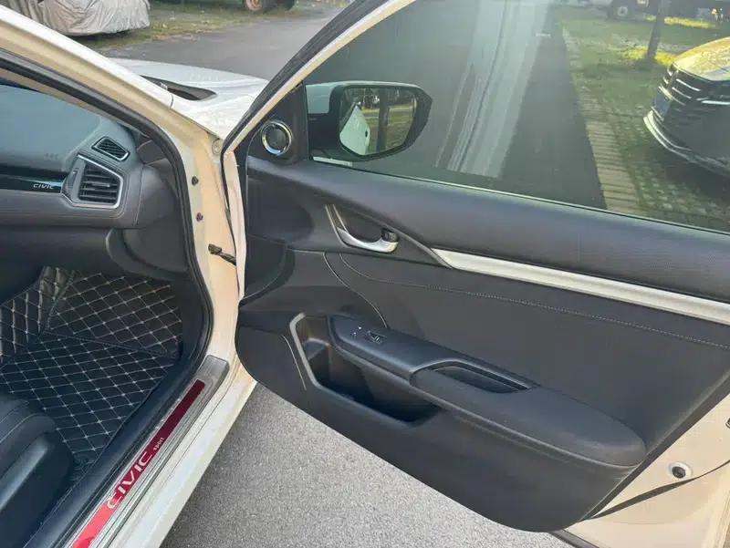 2016 Civic 220TURBO CVT Luxury Edition — миниатюра 12