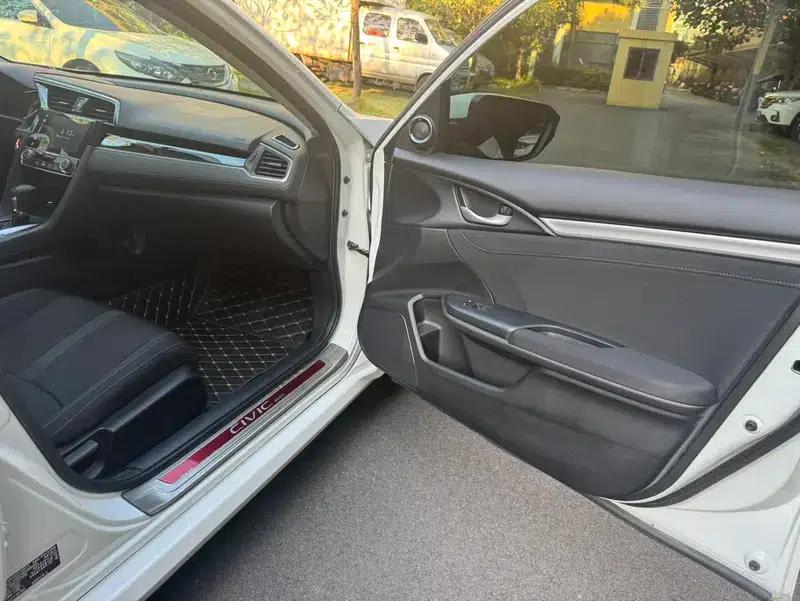 2016 Civic 220TURBO CVT Luxury Edition — миниатюра 13