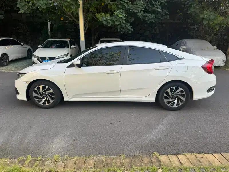 2016 Civic 220TURBO CVT Luxury Edition — миниатюра 4