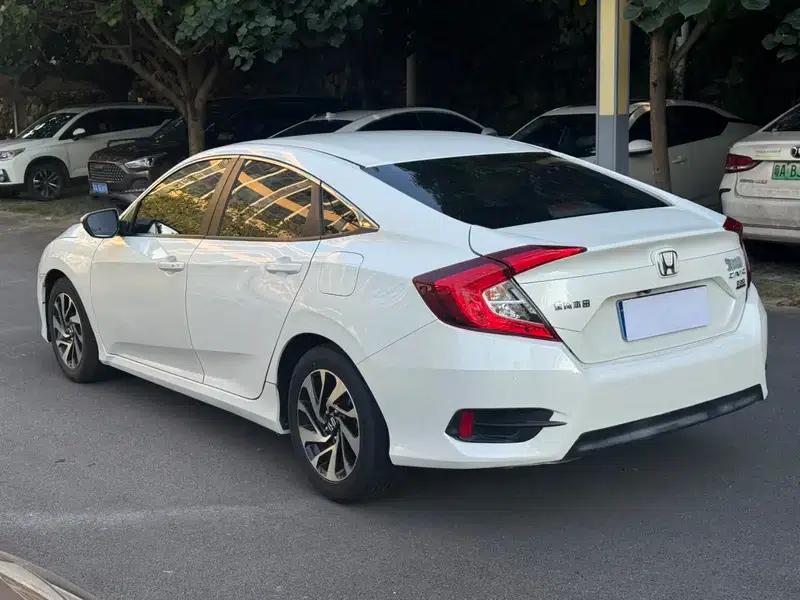 2016 Civic 220TURBO CVT Luxury Edition — миниатюра 5
