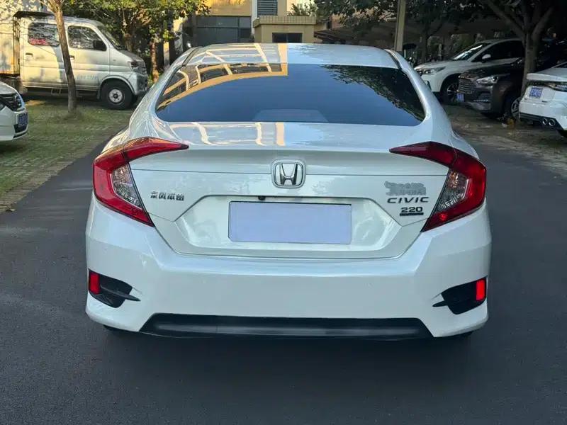 2016 Civic 220TURBO CVT Luxury Edition — миниатюра 6