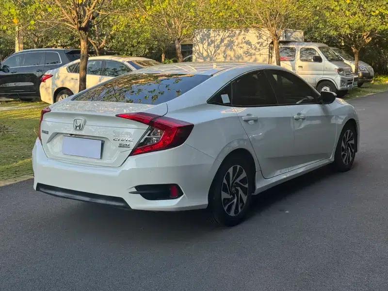 2016 Civic 220TURBO CVT Luxury Edition — миниатюра 7