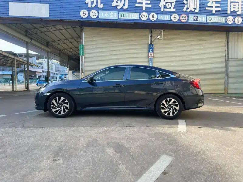 2016 Civic 220TURBO CVT Luxury Edition — миниатюра 3