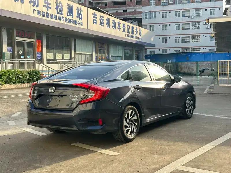 2016 Civic 220TURBO CVT Luxury Edition — миниатюра 5