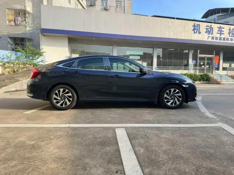 2016 Civic 220TURBO CVT Luxury Edition — миниатюра 6