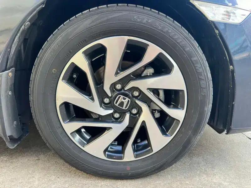 2016 Civic 220TURBO CVT Luxury Edition — миниатюра 7