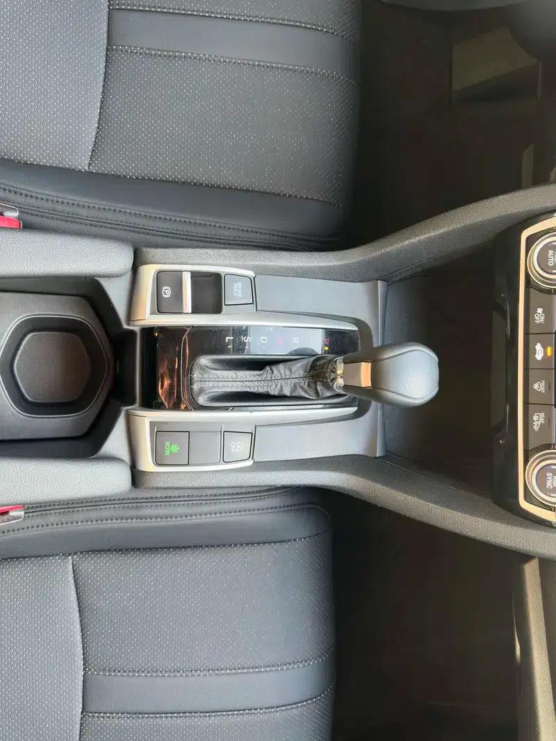 2016 Civic 220TURBO CVT Luxury Edition — миниатюра 10