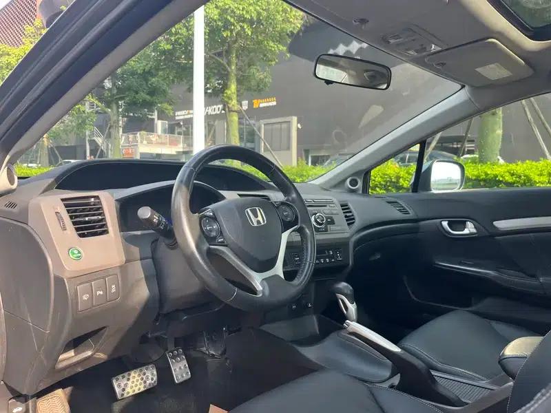 2012 Civic 1.8L Automatic Luxury Edition — миниатюра 15