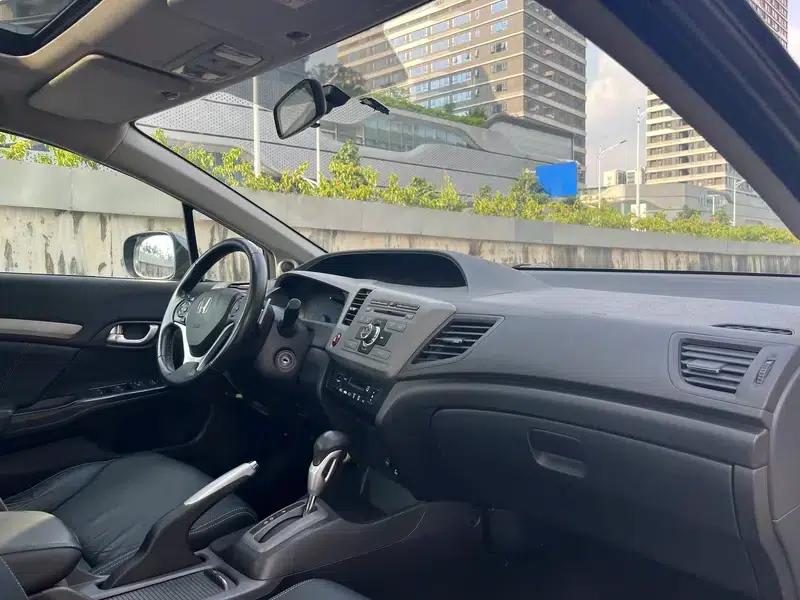 2012 Civic 1.8L Automatic Luxury Edition — миниатюра 16