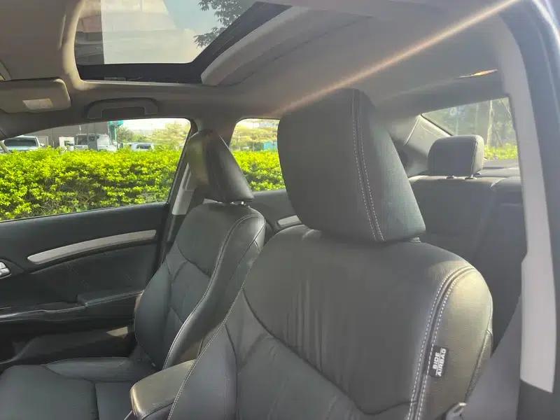 2012 Civic 1.8L Automatic Luxury Edition — миниатюра 24