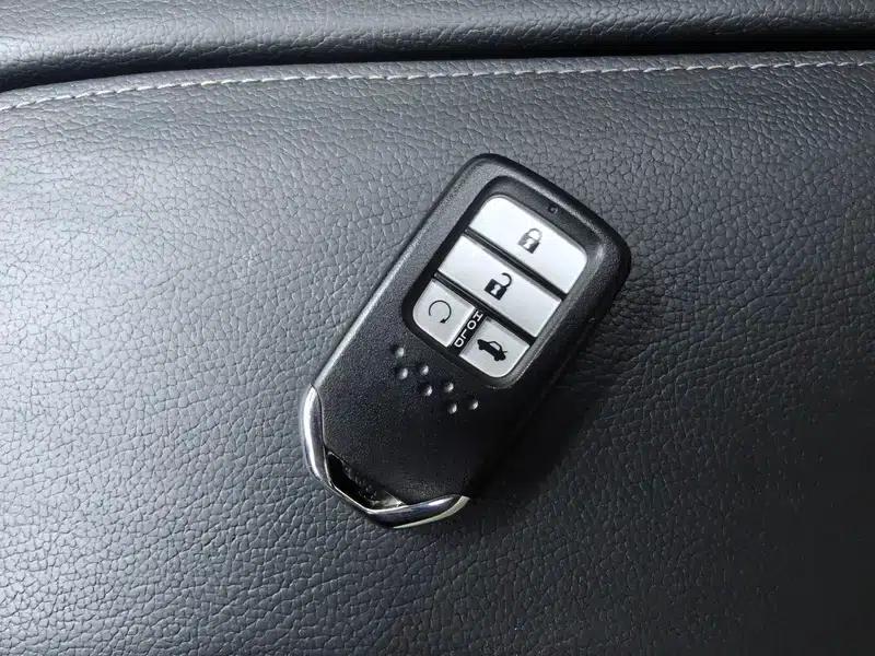 2016 Civic 220TURBO CVT Premium Edition — миниатюра 11