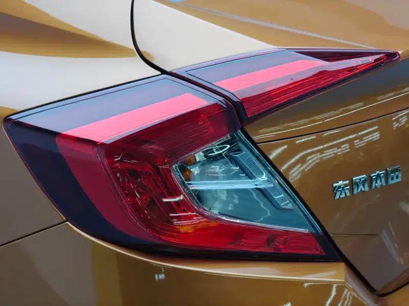 2016 Civic 220TURBO CVT Premium Edition — миниатюра 13
