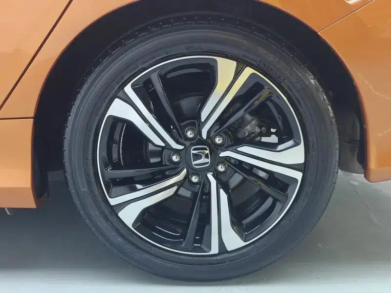 2016 Civic 220TURBO CVT Premium Edition — миниатюра 9