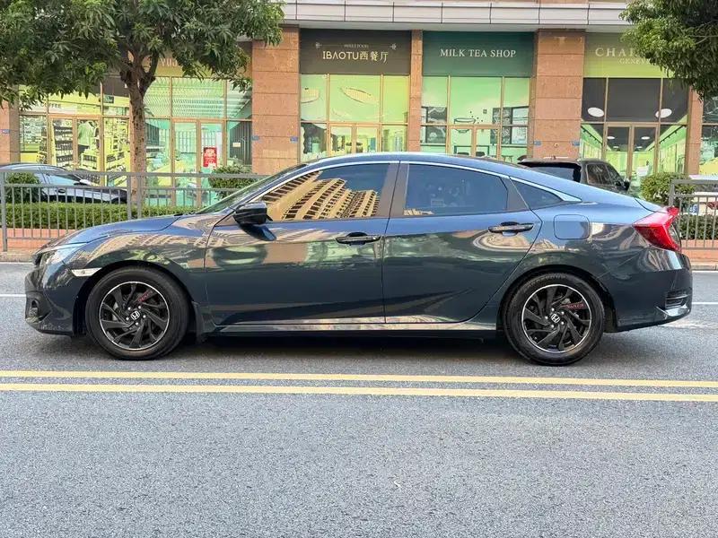 2016 Civic 220TURBO CVT Luxury Edition — миниатюра 4