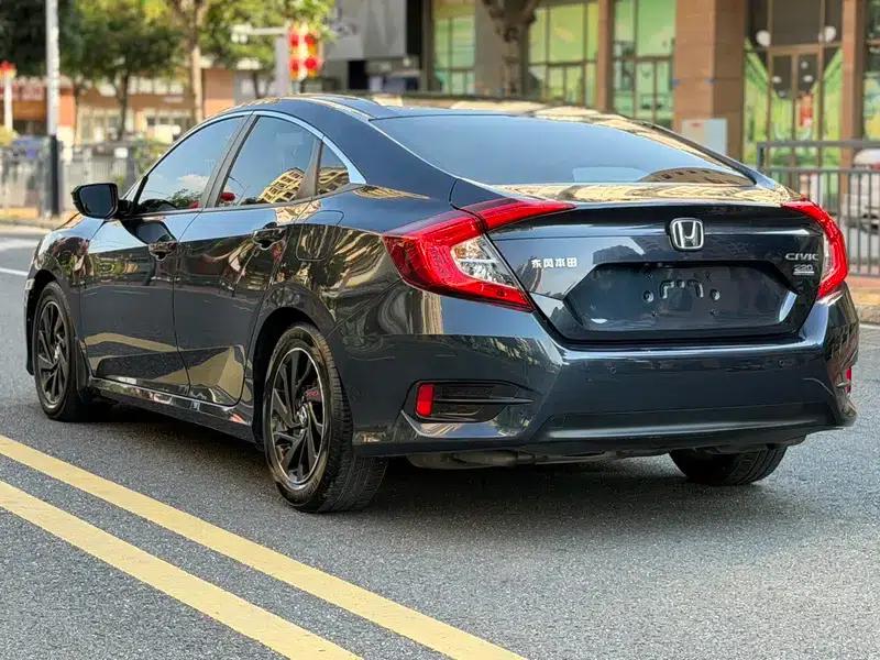 2016 Civic 220TURBO CVT Luxury Edition — миниатюра 5