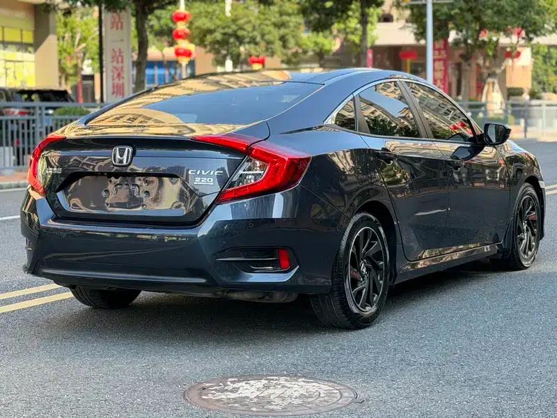 2016 Civic 220TURBO CVT Luxury Edition — миниатюра 7